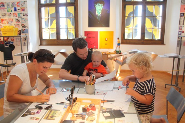 Familie Wölke aus Karlsruhe kreiert für die Grossmutter in Tasmanien eine Postkarte.